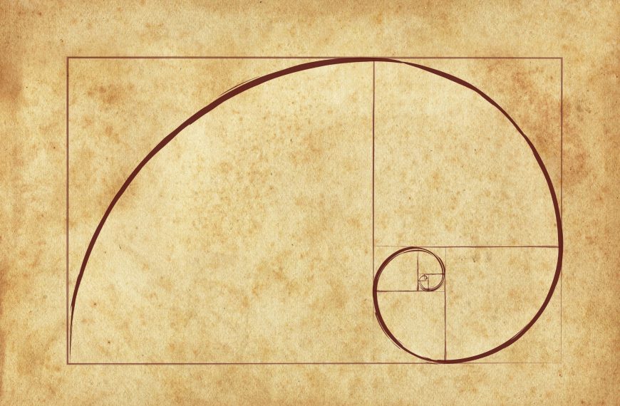 Triángulos Áureos: Geometría y Arte Más Allá de lo Común