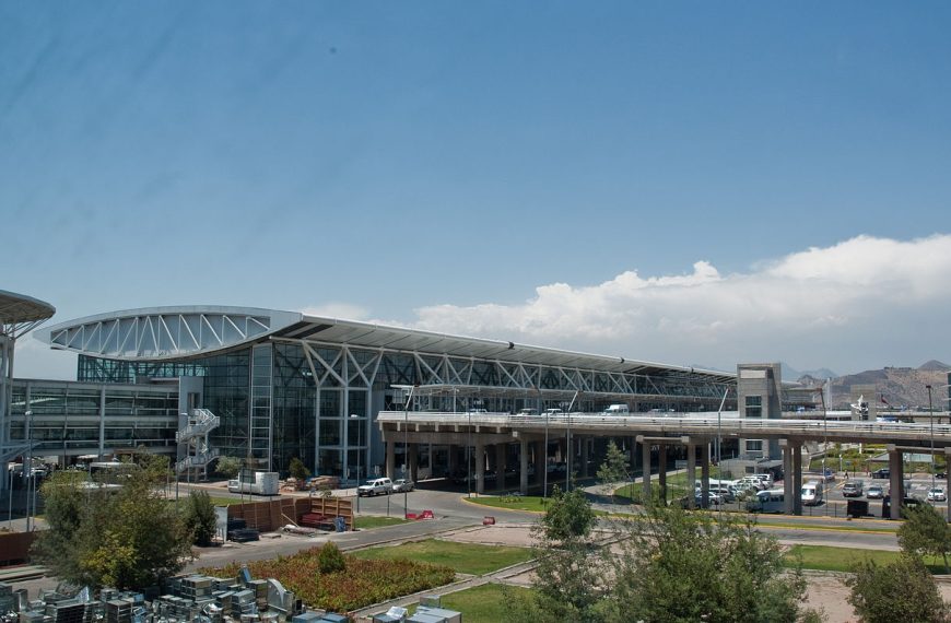 Aeropuerto de Santiago: Caída del 1,6% en Pasajeros Atrae Atención