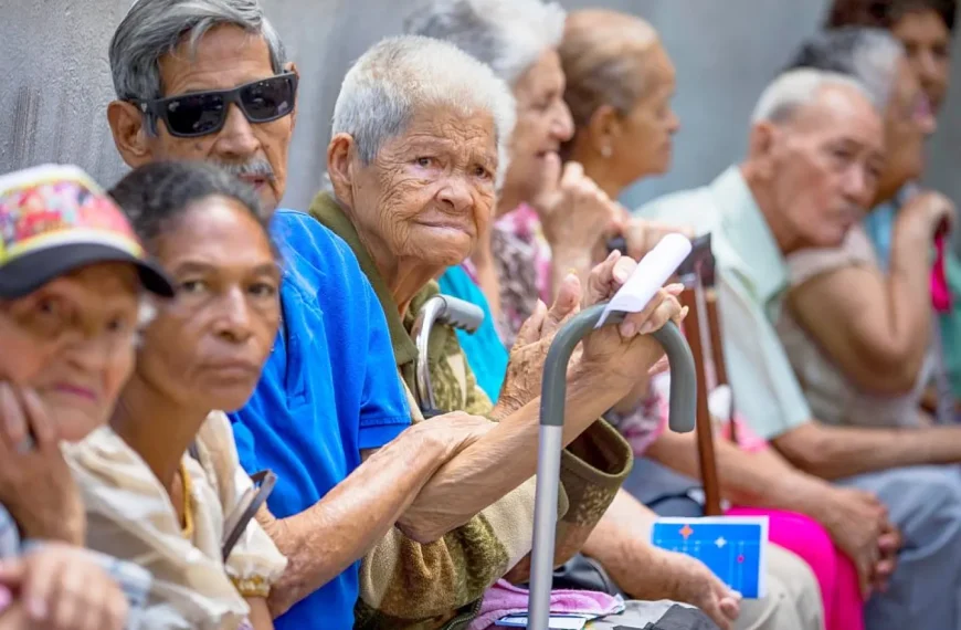 Adultos Mayores y Banca: ¿Por qué Prefieren Atención Presencial?